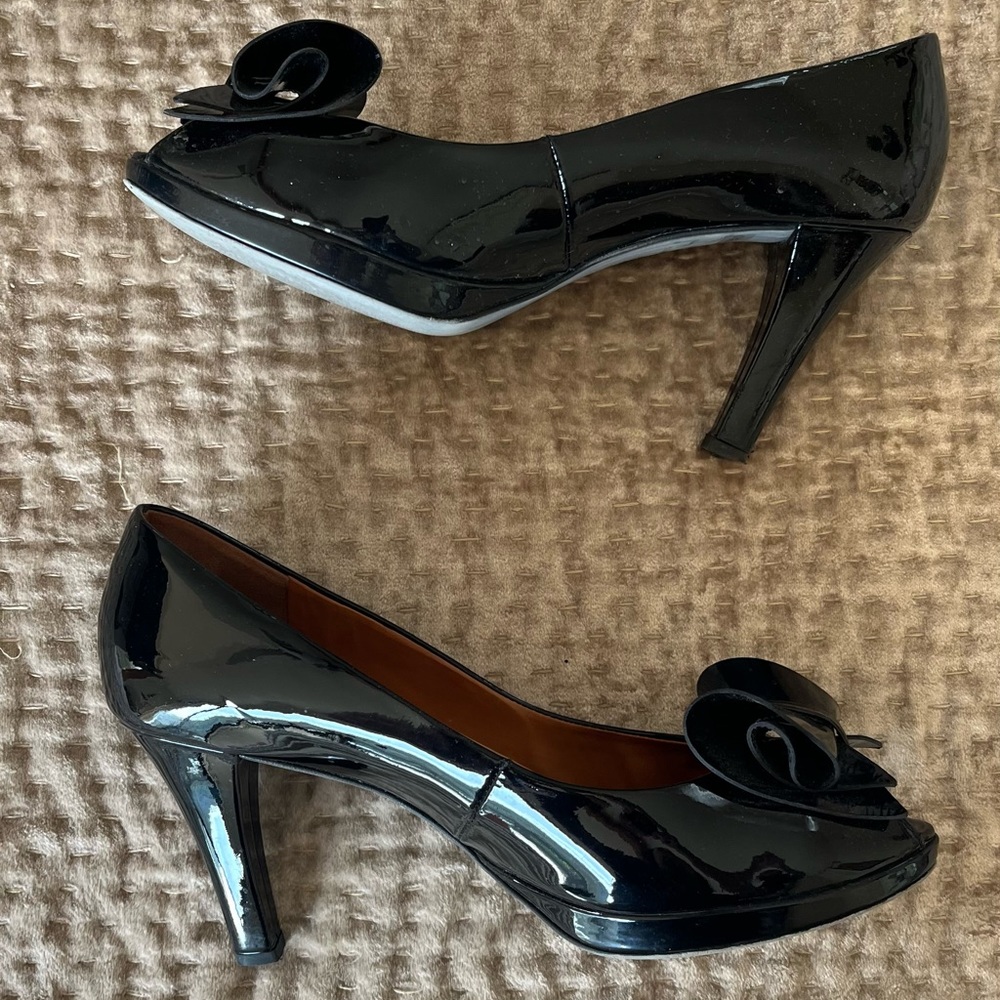 Vintage Paul Green Black Patent Leather Peep Toe Pumps with Bows size 9